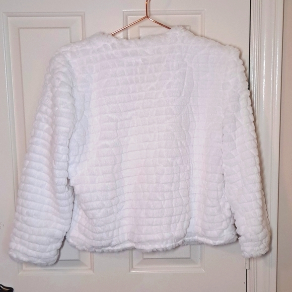 Calvin Klein Cropped Faux Fur Jacket Medium - Picture 2 of 11